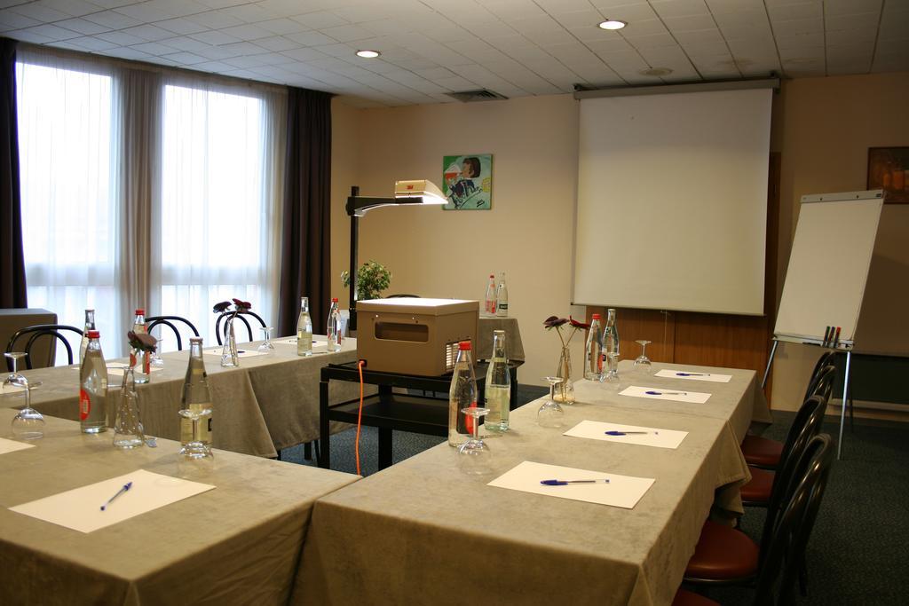 The Originals City, Hotel Le Forum, Strasbourg Nord Schiltigheim Ανέσεις φωτογραφία